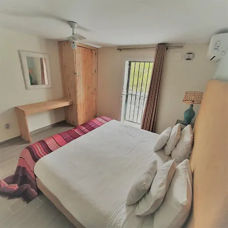 El Paraiso Sylvia Adults Only Bed and breakfast